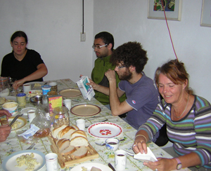 2009-juni-deel-groep-en-hannah-in-kantine.jpg