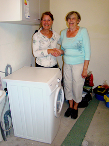 2009-mei-overhandiging-wasmachine.jpg