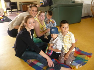 2011-juni-leerlingen-van-spw-Landstde-uit--Raalte-met-verstandelijk-geandicapte-kinderen-uit-de-omgeving-van-Gagesti.jpg